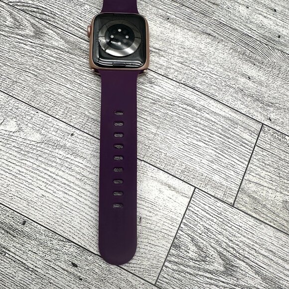 Apple Watch Series 6 (GPS, 44mm) Gold Aluminum Case w/Purple Band, incl. charger - Picture 8 of 16